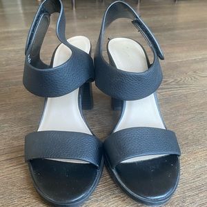 Simply Vera-Vera Wang heels. Size 7.